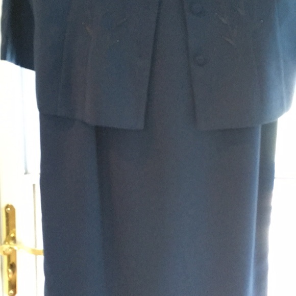 Two piece navy blue suit. - Picture 3 of 4